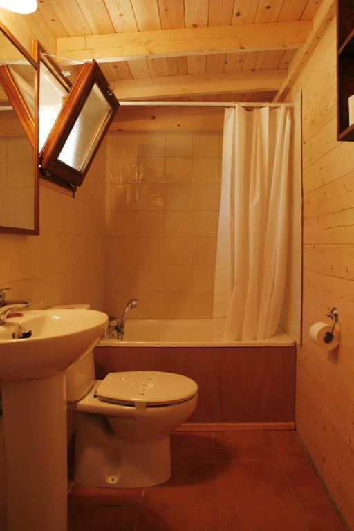 Camping Maçanet de Cabrenys Стая снимка